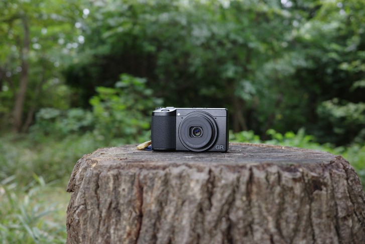美品 RICOH GR Ⅳ ※説明書無し GR IV を持って森へ （みにゅう） | GR official | リコー公式